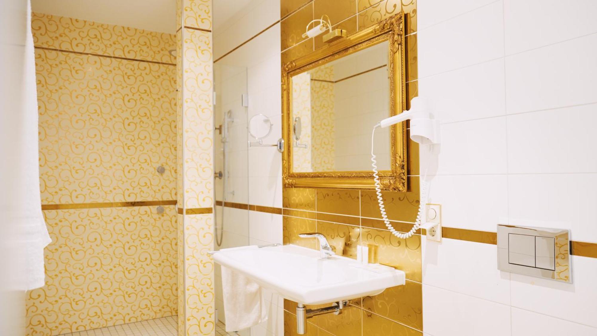Hotel Monet - Das Kunsthotel An Der Lahn Bad Ems Buitenkant foto